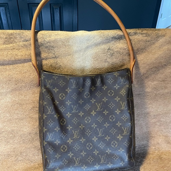 LOUIS VUITTON Looping GM Shoulder Bag - Picture 4 of 6
